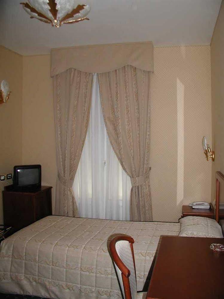 Olympia 3*